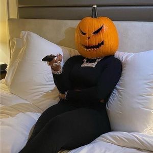 Meet your Posher, Jeniva